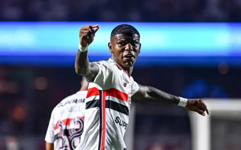Reviravolta no São Paulo: saída de dirigente pode mudar futuro de Arboleda no clube