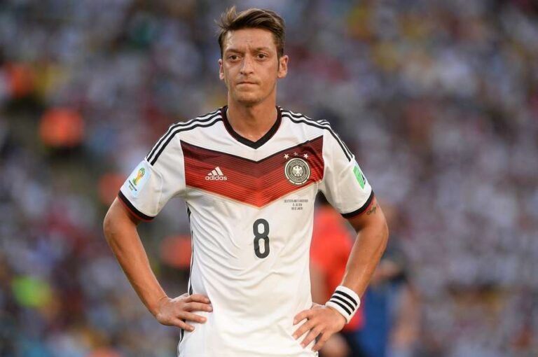 Mesut Özil: carreira, títulos e legado de um dos maiores meio-campistas da Alemanha