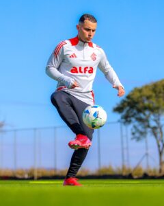 Bruno Gomes voltou a pisar no campo nesta semana, iniciando uma nova etapa do processo de recupe