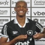 Botafogo recebe proposta milionária da Atalanta por Danilo; volante pode deixar o clube